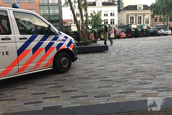 Boeren met tractoren demonstreren tegen mogelijke nieuwe voerwet