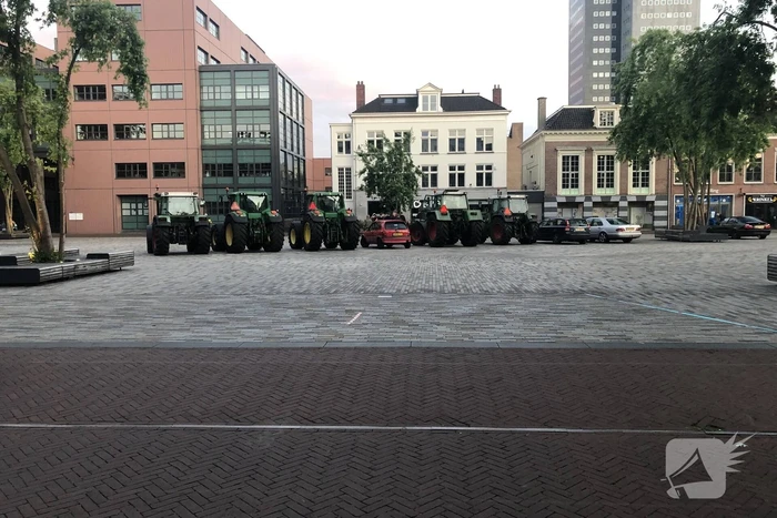 Boeren met tractoren demonstreren tegen mogelijke nieuwe voerwet