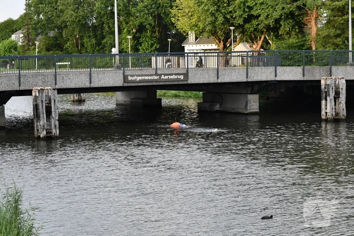 Hulpdiensten opgeroepen voor twee zwemmers