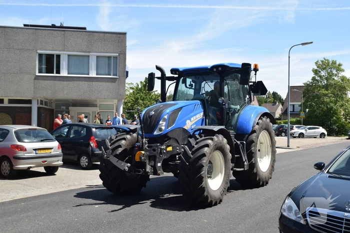 Zeeuwse boeren voeren actie bij politiebureau