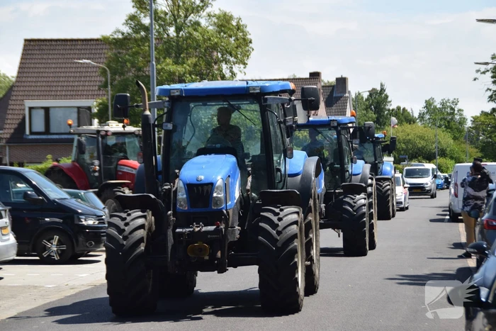Zeeuwse boeren voeren actie bij politiebureau