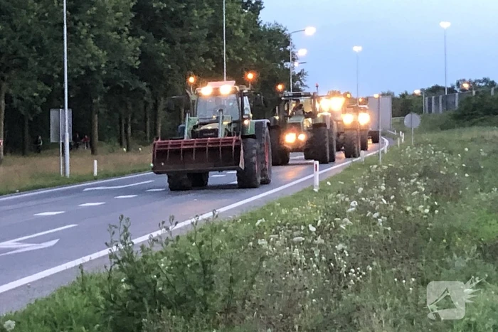 Bozen boeren blokkeren Rijksweg A2