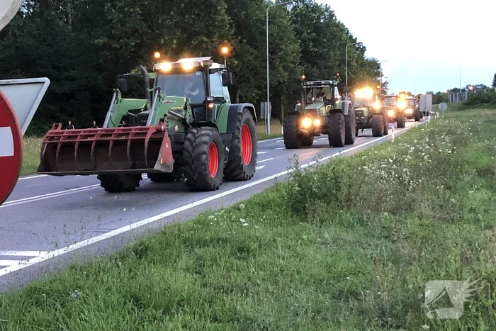 Bozen boeren blokkeren Rijksweg A2