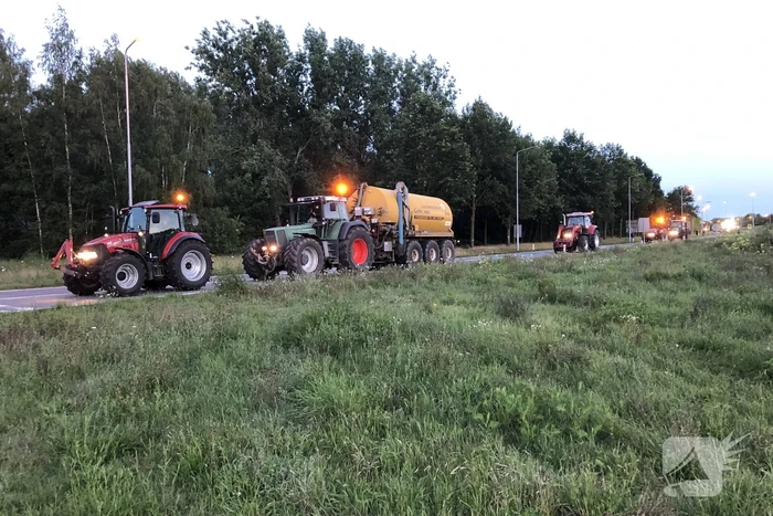Bozen boeren blokkeren Rijksweg A2