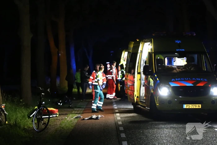 Automobilist rijdt door na ernstig ongeval, twee fietsers zwaargewond