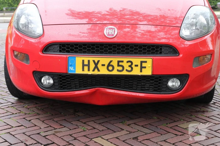 Bestuurder scootmobiel gewond na botsing met auto