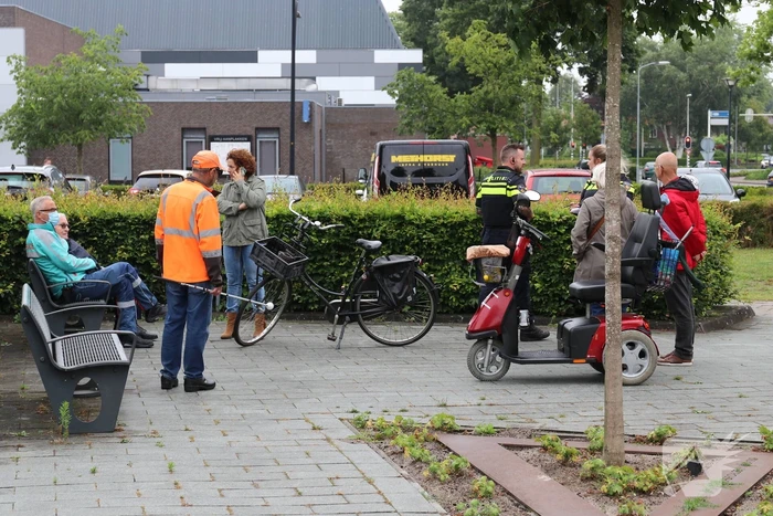 Bestuurder scootmobiel gewond na botsing met auto
