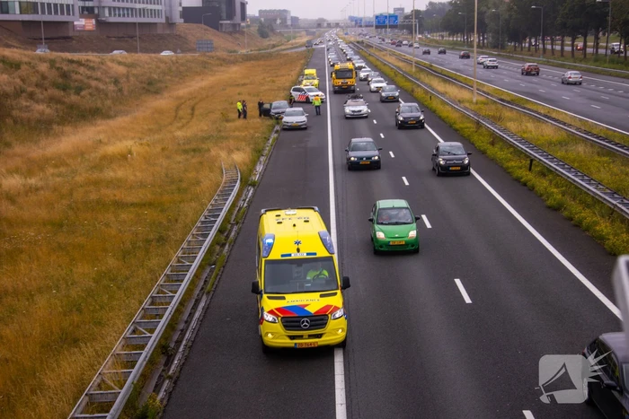 Gezin belandt met auto in de berm
