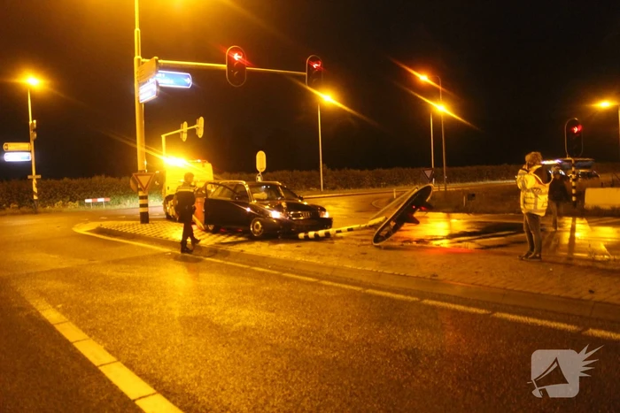 Beschonken bestuurder rijdt verkeerslicht uit de grond