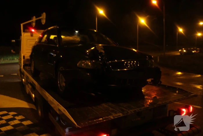 Beschonken bestuurder rijdt verkeerslicht uit de grond