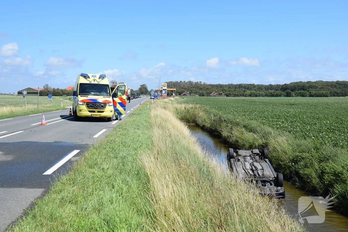 Gewonde na auto in sloot