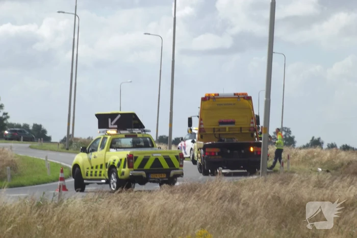Voertuig belandt in greppel naast oprit