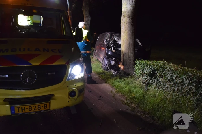 Gewonde en flinke schade bij eenzijdige botsing