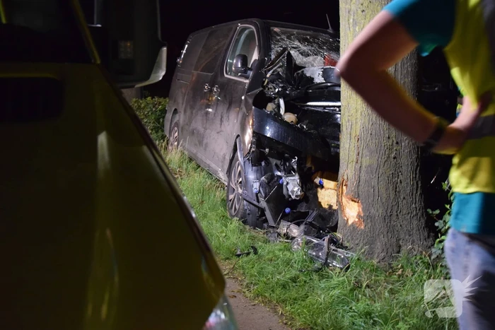 Gewonde en flinke schade bij eenzijdige botsing
