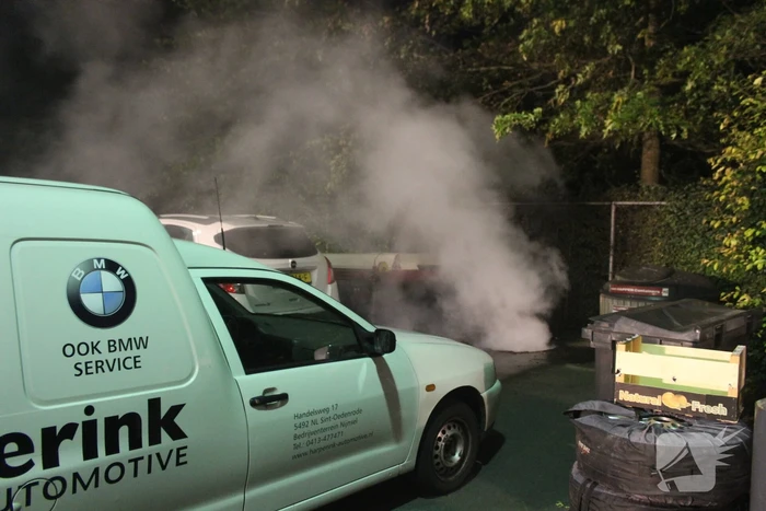 Autobrand blijkt brand in ondergrondse container