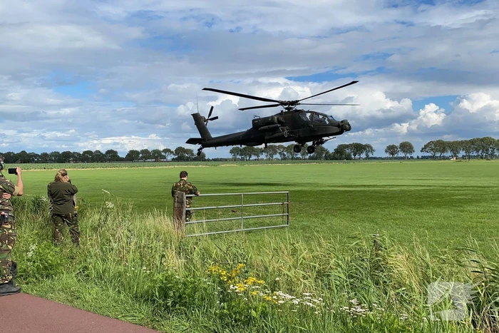 Apache-helikopter maakt voorzorgslanding