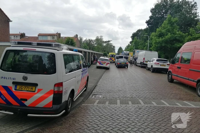 Persoon valt van hoogte, traumahelikopter landt in Morsdistrict
