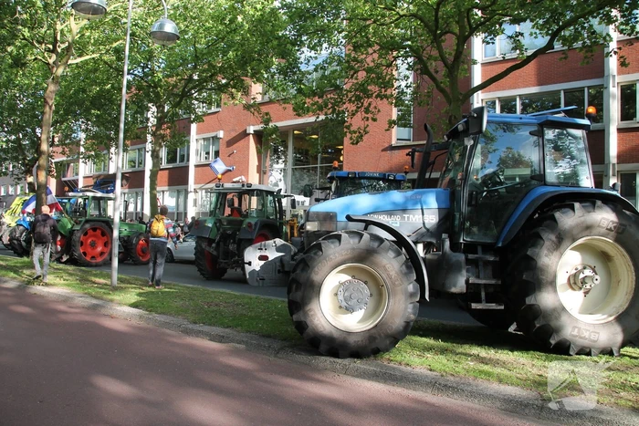 Boeren komen in actie met trekkers in het centrum