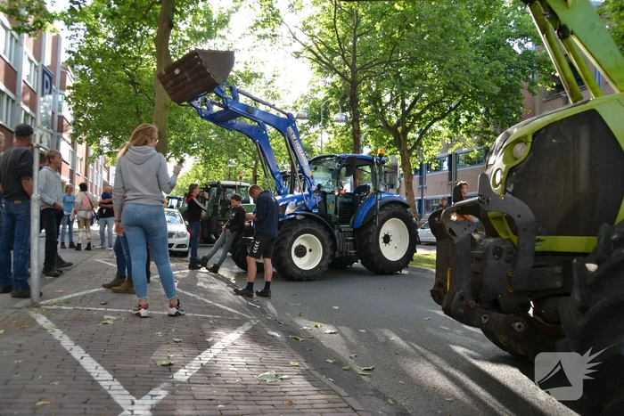 Boeren komen in actie met trekkers in het centrum