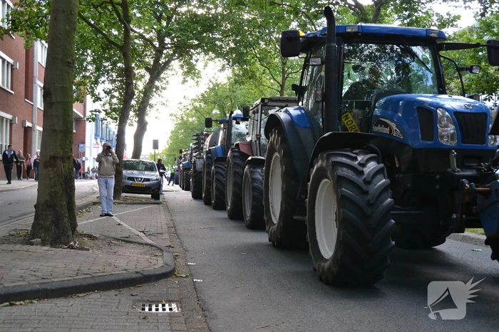 Boeren komen in actie met trekkers in het centrum