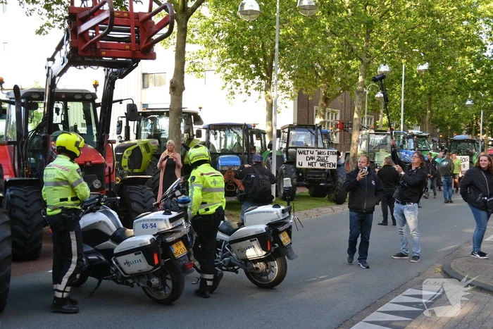 Boeren komen in actie met trekkers in het centrum