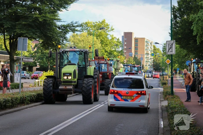 Tientallen boeren doen aangifte bij politiebureau