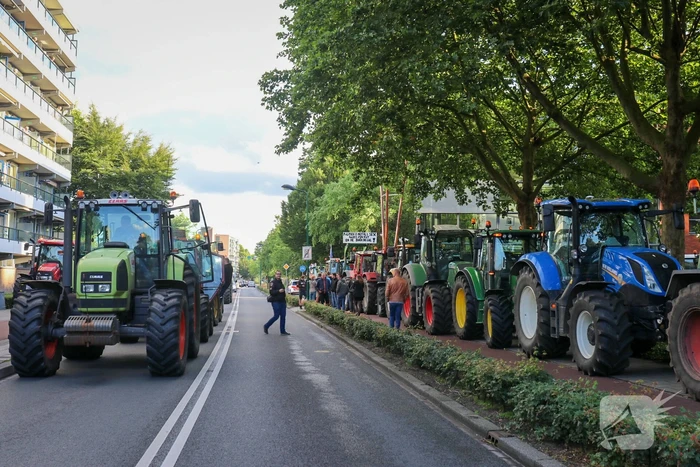 Tientallen boeren doen aangifte bij politiebureau