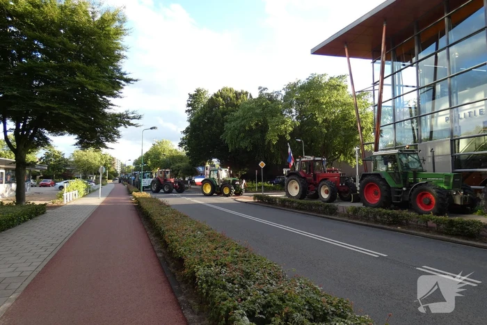 Tientallen boeren doen aangifte bij politiebureau