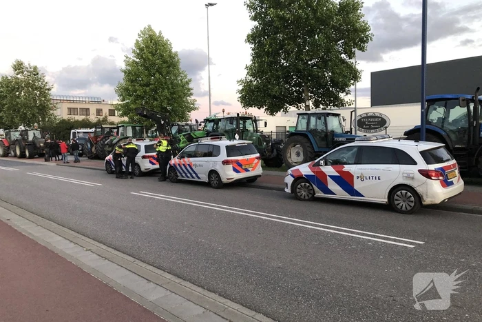 Boeren blokkeren doorgang naar groot distributiecentrum