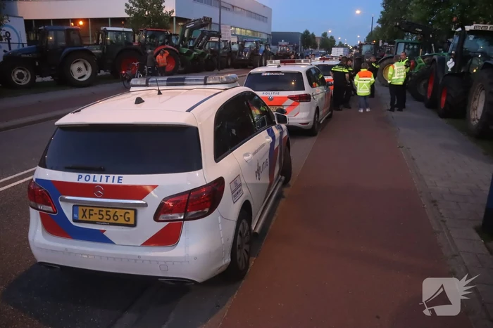 Boeren blokkeren doorgang naar groot distributiecentrum