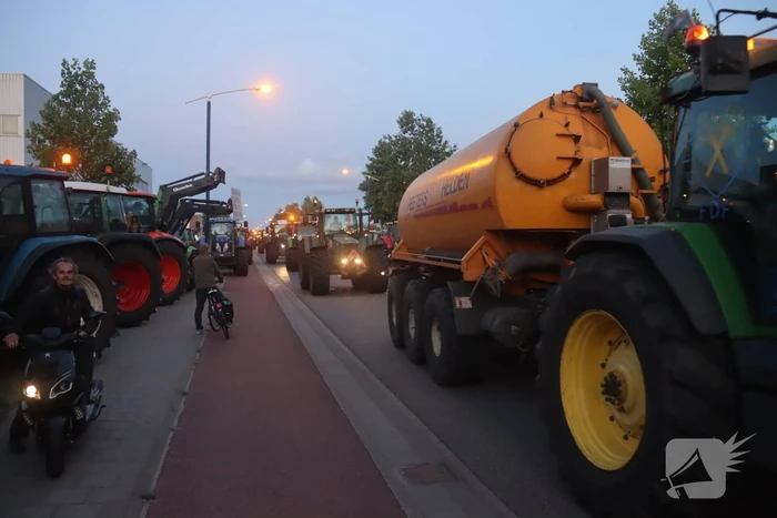 Boeren blokkeren doorgang naar groot distributiecentrum