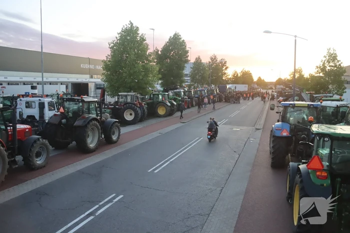 Boeren blokkeren doorgang naar groot distributiecentrum