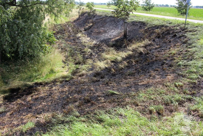 Flink stuk berm in brand