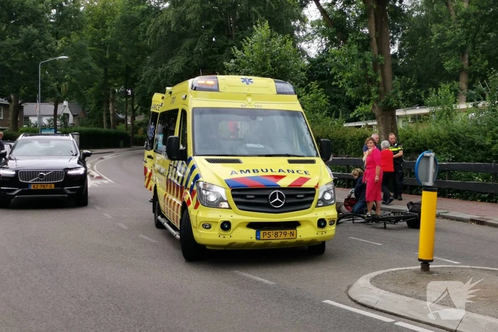 Persoon gewond na aanrijding met auto