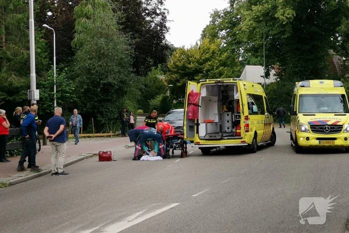 Persoon gewond na aanrijding met auto