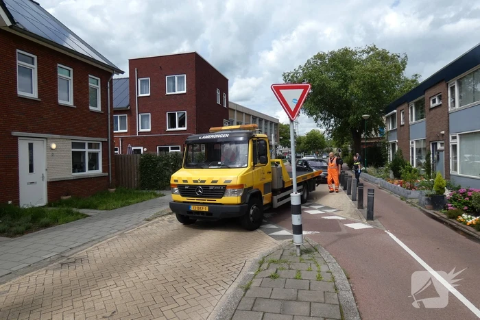 Schade aan auto na aanrijding met paal
