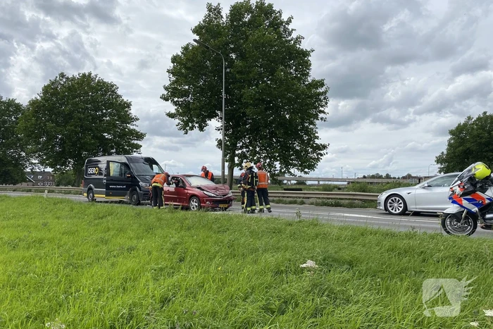 Brand in auto na aanrijding
