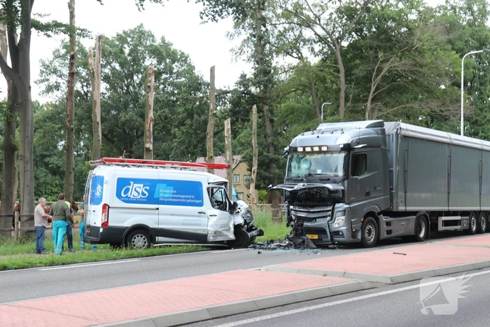 ongeval meervelderweg - n302 uddel