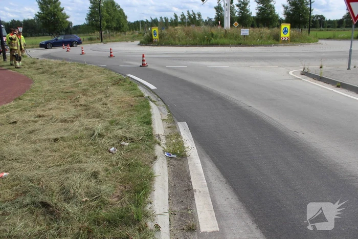 Vettige substantie kilometers lang over wegdek