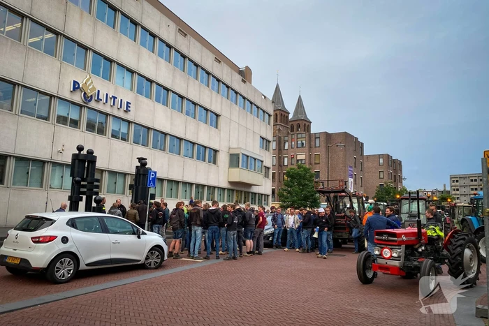 Heel veel boeren onderweg om aangifte te doen tegen Carola Schouten