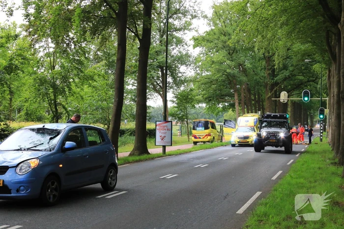 Wielrenner zwaargewond na aanrijding