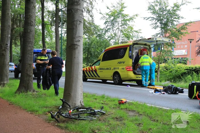 Wielrenner zwaargewond na aanrijding