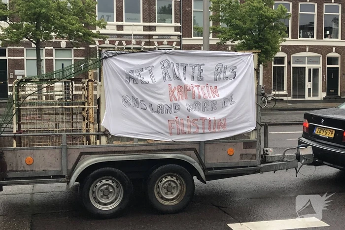 Demonstranten trekken door de stad