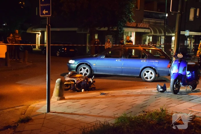 Scooterrijdster gewond na aanrijding met auto