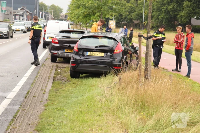 Twee auto's en bestelbus betrokken bij verkeersongeval