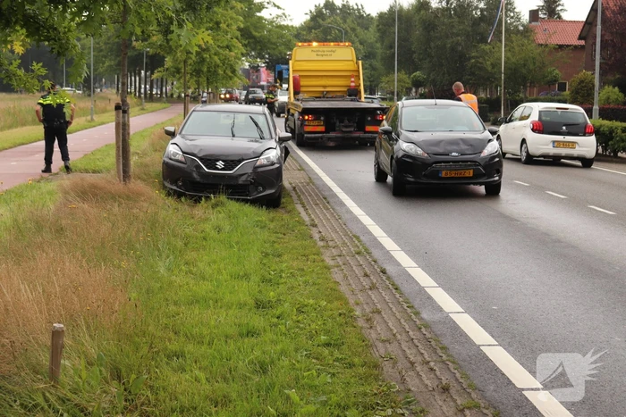 Twee auto's en bestelbus betrokken bij verkeersongeval
