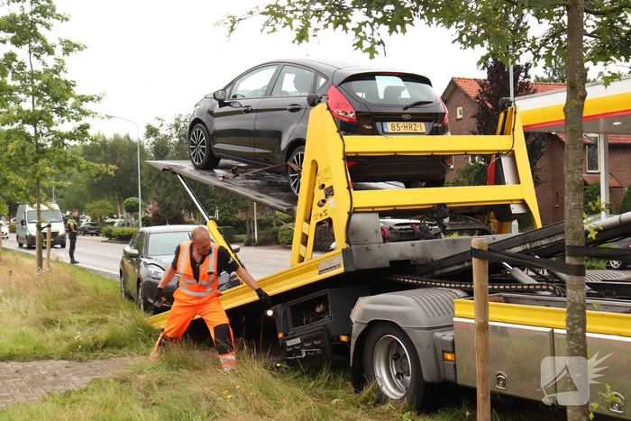 Twee auto's en bestelbus betrokken bij verkeersongeval