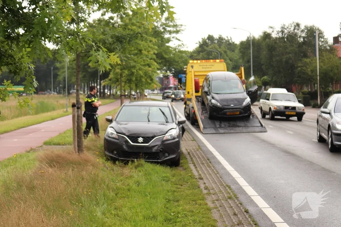 Twee auto's en bestelbus betrokken bij verkeersongeval