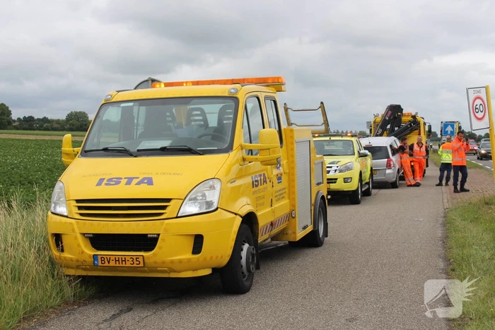 Twee auto's botsen na voorangsfout
