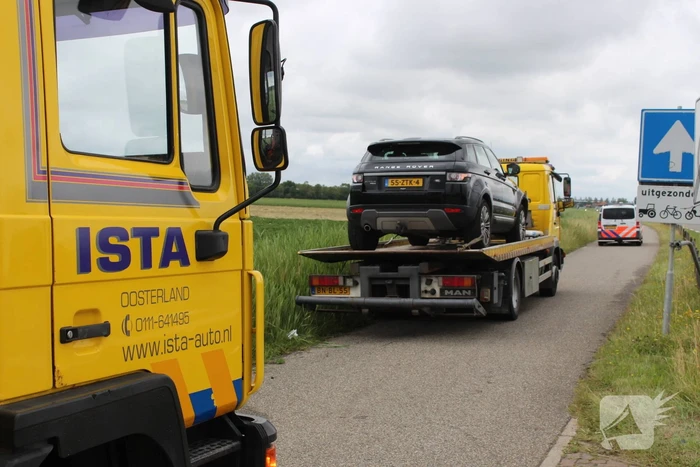 Twee auto's botsen na voorangsfout